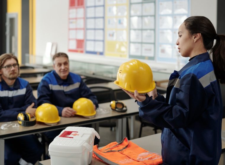 Capacitación de trabajadores en aula