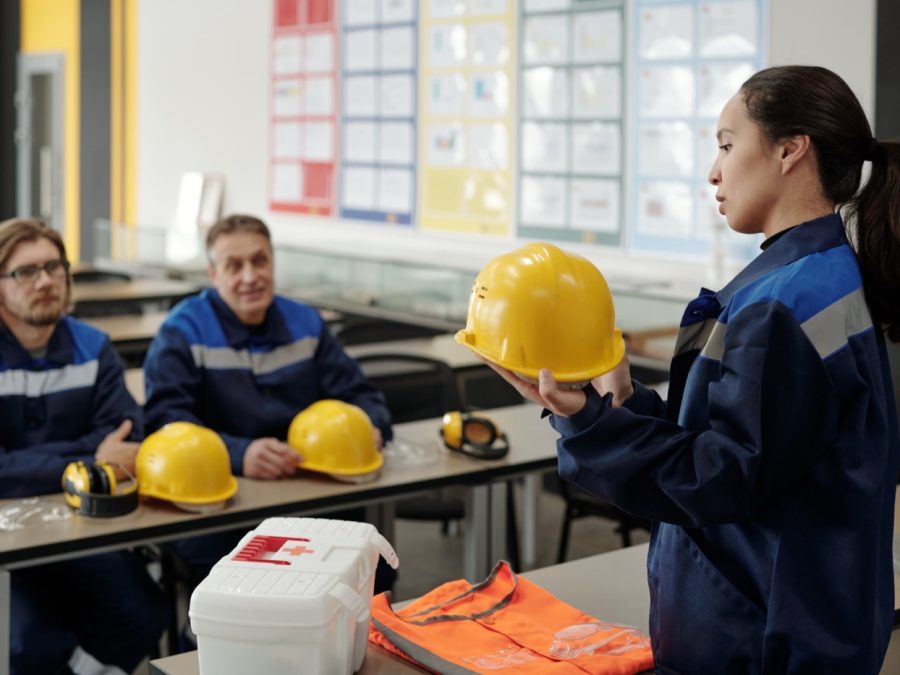 Capacitación de trabajadores en aula